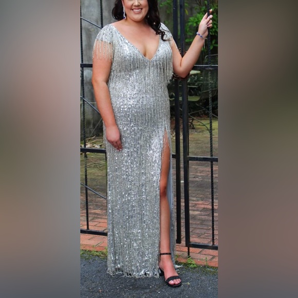 Sherri Hill - Picture 2 of 3